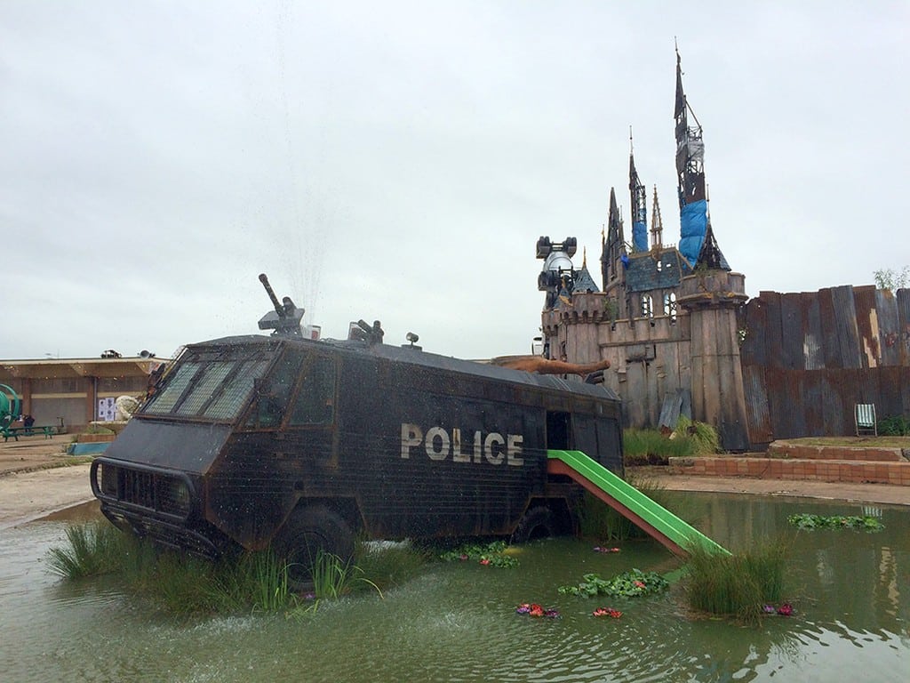 Parc d'attractions Dismaland au Royaume-Uni par Bansky